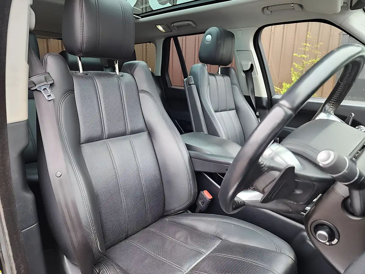Used 2015 Land Rover Range Rover Vogue Black - Interior and Exterior details 8