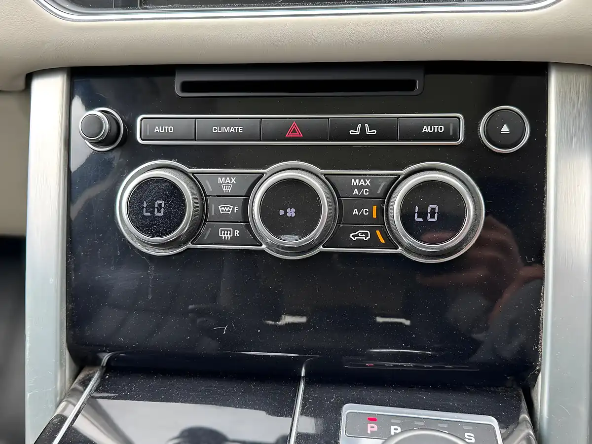 Used 2015 Land Rover Range Rover Vogue Black - Interior and Exterior details 14