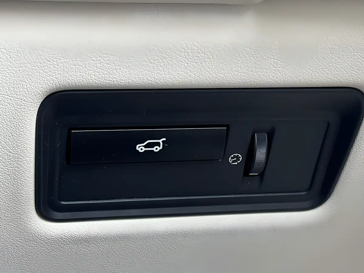 Used 2015 Land Rover Range Rover Vogue Black - Interior and Exterior details 15