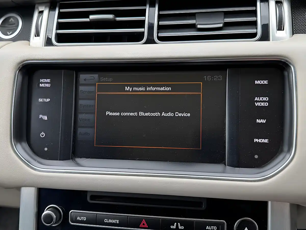 Used 2015 Land Rover Range Rover Vogue Black - Interior and Exterior details 17