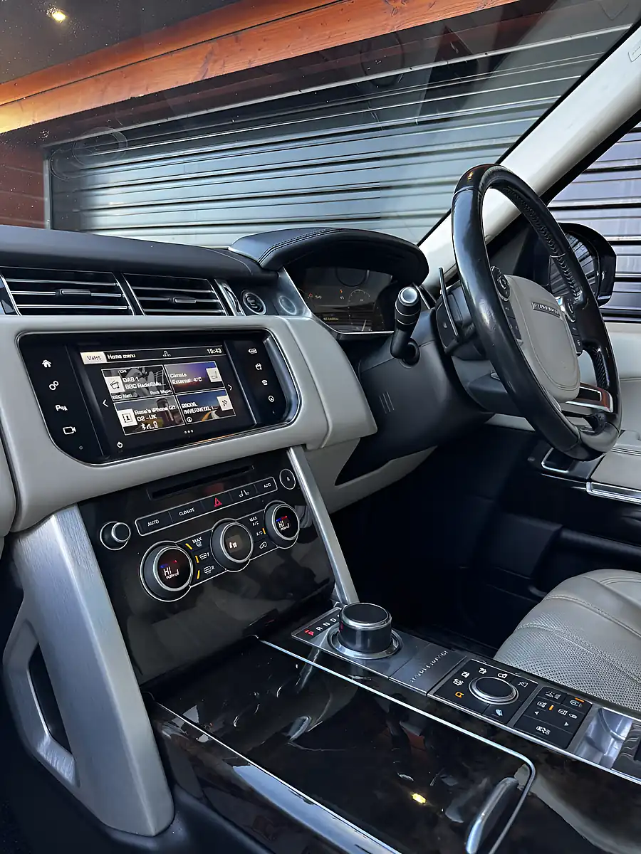 Used 2015 Land Rover Range Rover Vogue Blue - Interior and Exterior details 14