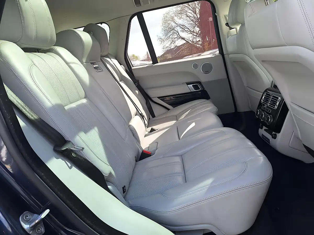 Used 2015 Land Rover Range Rover Vogue Blue - Interior and Exterior details 11