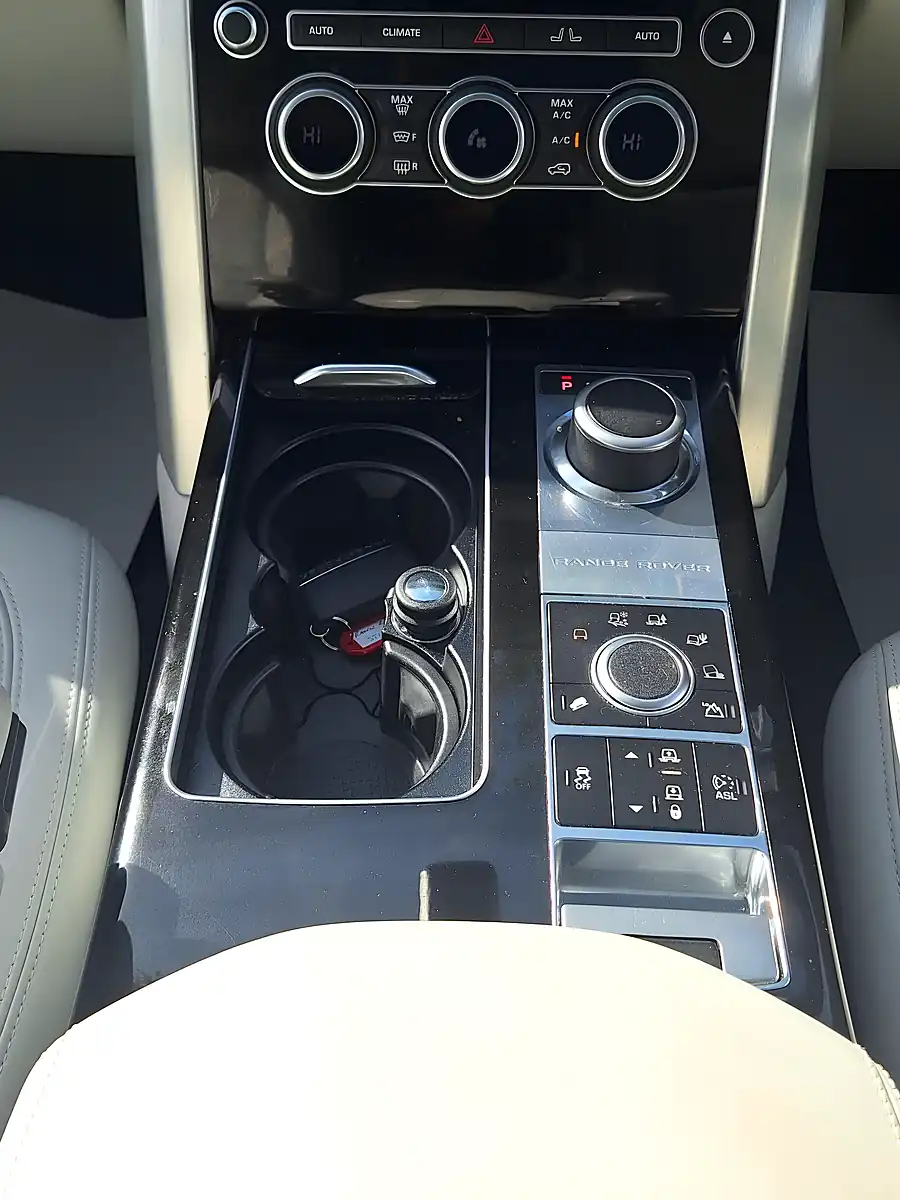 Used 2015 Land Rover Range Rover Vogue Blue - Interior and Exterior details 12