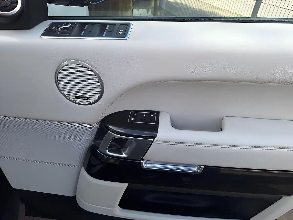 Used 2015 Land Rover Range Rover Vogue Blue - Interior and Exterior details 14