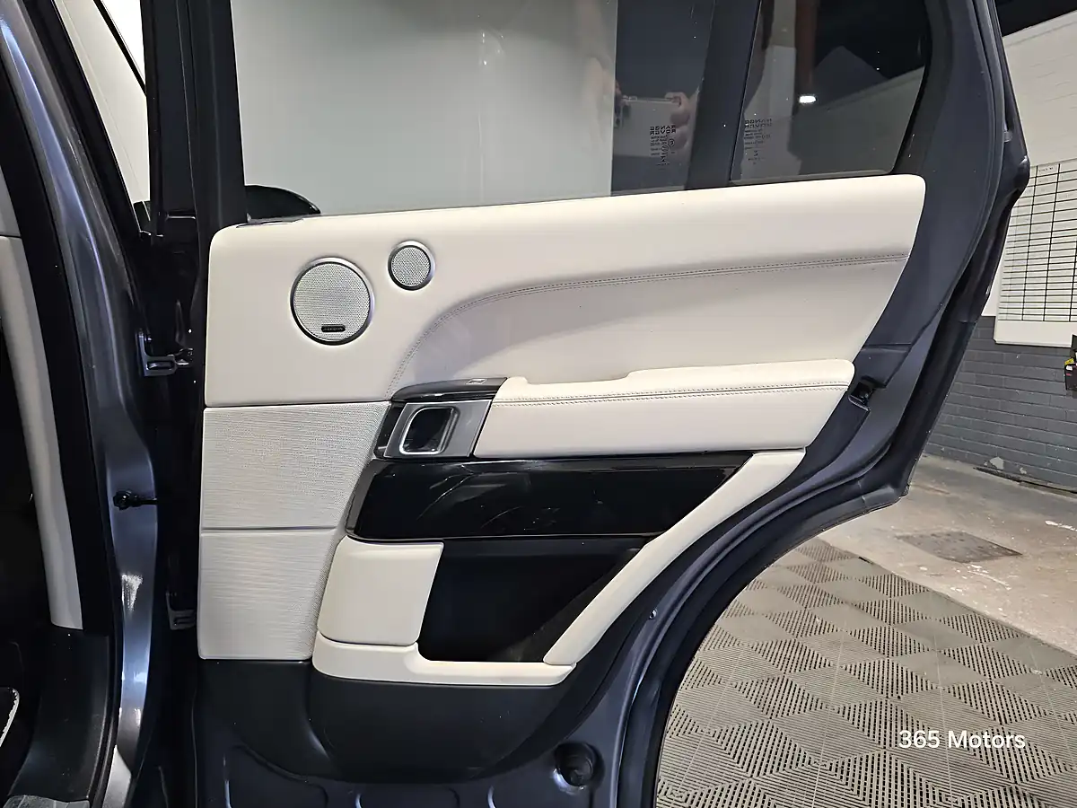 Used 2015 Land Rover Range Rover Vogue Corris Grey - Interior and Exterior details 11