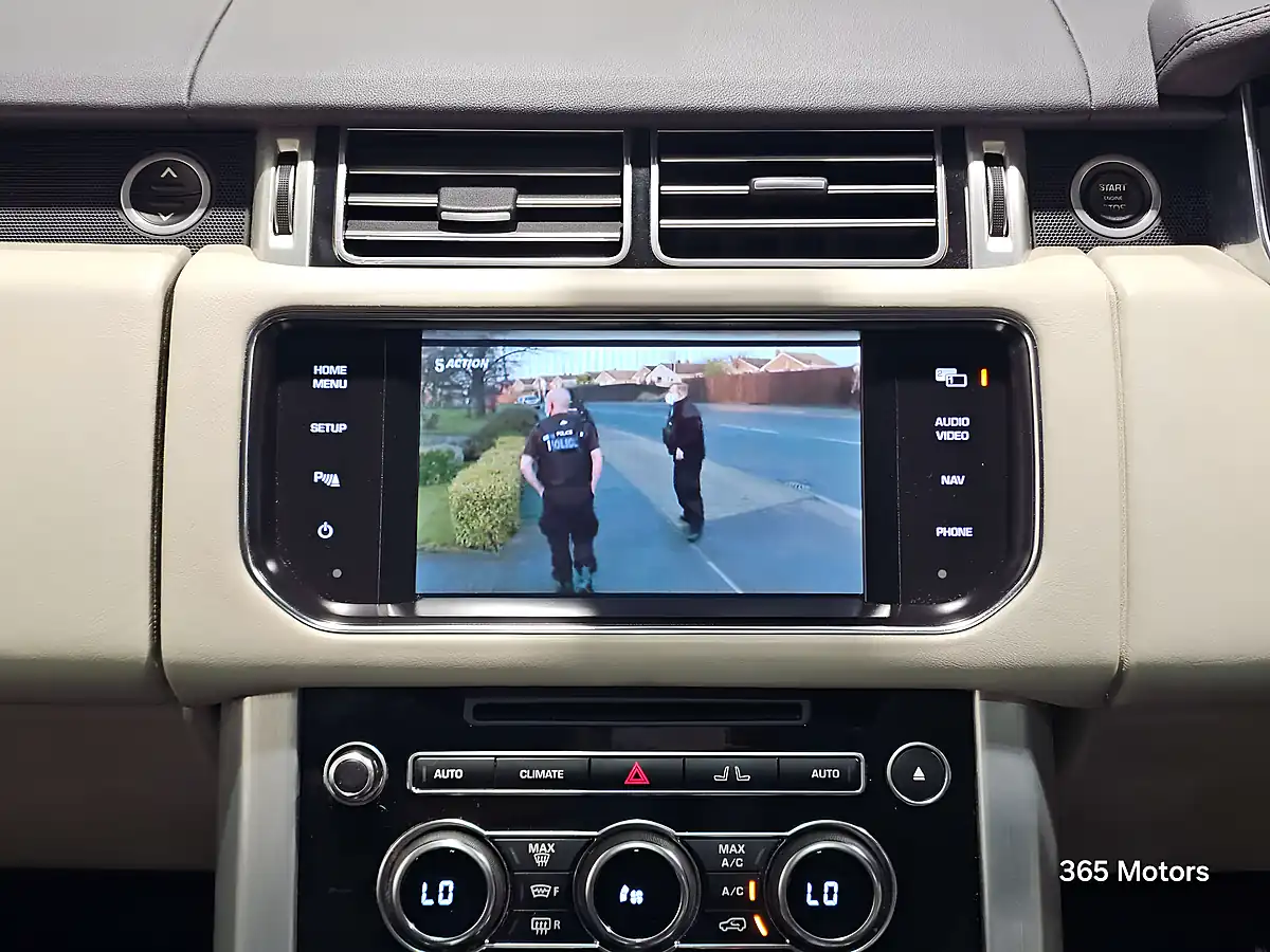 Used 2015 Land Rover Range Rover Vogue Corris Grey - Interior and Exterior details 17