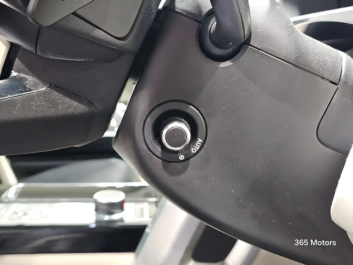 Used 2015 Land Rover Range Rover Vogue Corris Grey - Interior and Exterior details 18