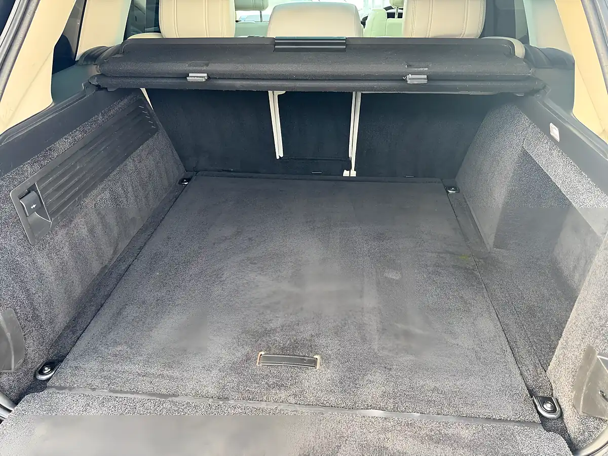 Used 2015 Land Rover Range Rover Vogue Grey - Interior and Exterior details 12