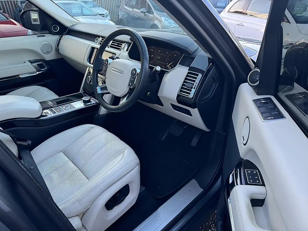 Used 2015 Land Rover Range Rover Vogue Grey - Interior and Exterior details 14