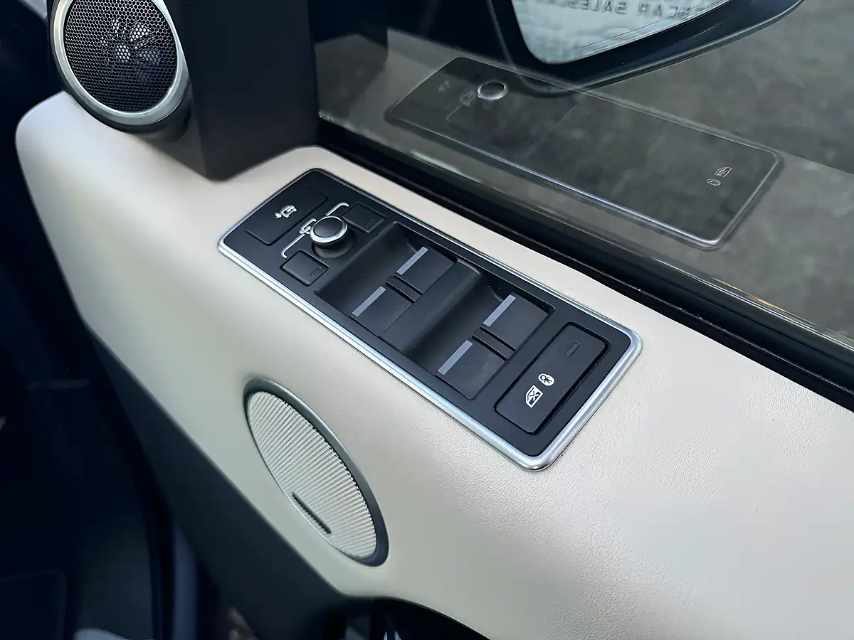 Used 2015 Land Rover Range Rover Vogue Grey - Interior and Exterior details 16