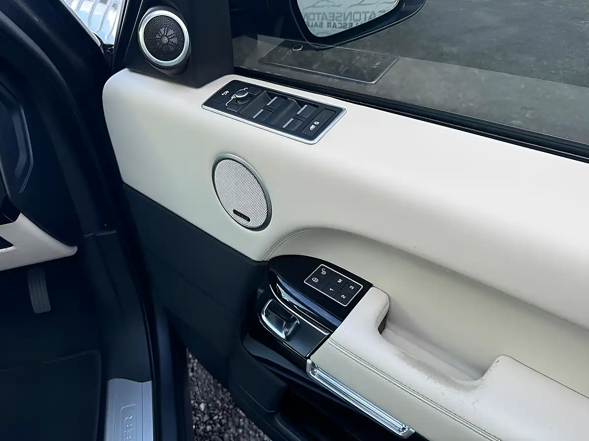 Used 2015 Land Rover Range Rover Vogue Grey - Interior and Exterior details 17