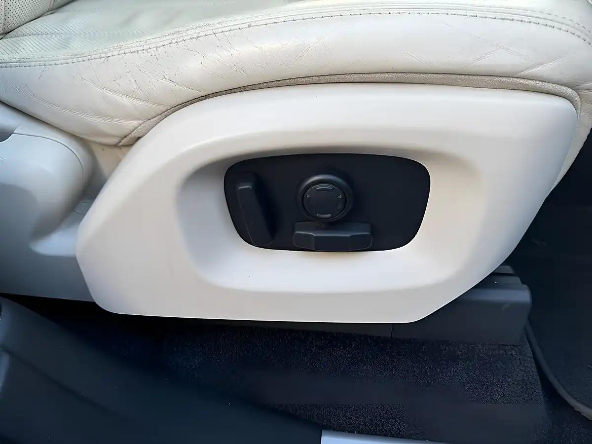 Used 2015 Land Rover Range Rover Vogue Grey - Interior and Exterior details 18