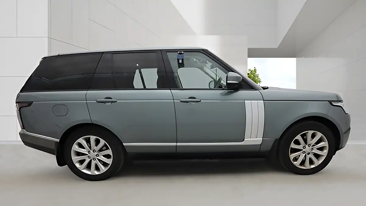 Used 2015 Land Rover Range Rover Vogue Grey - Interior and Exterior details 9