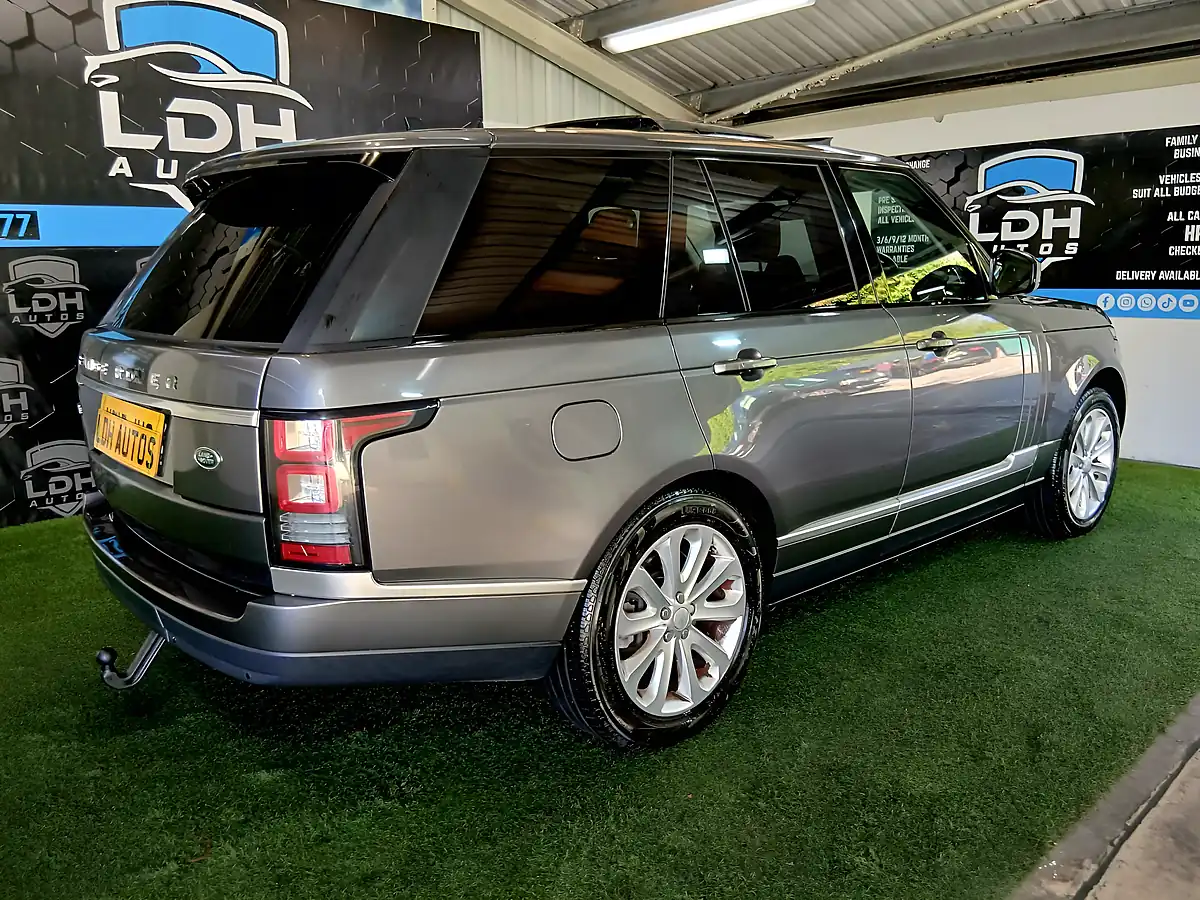 Used 2015 Land Rover Range Rover Vogue Grey - Interior and Exterior details 3