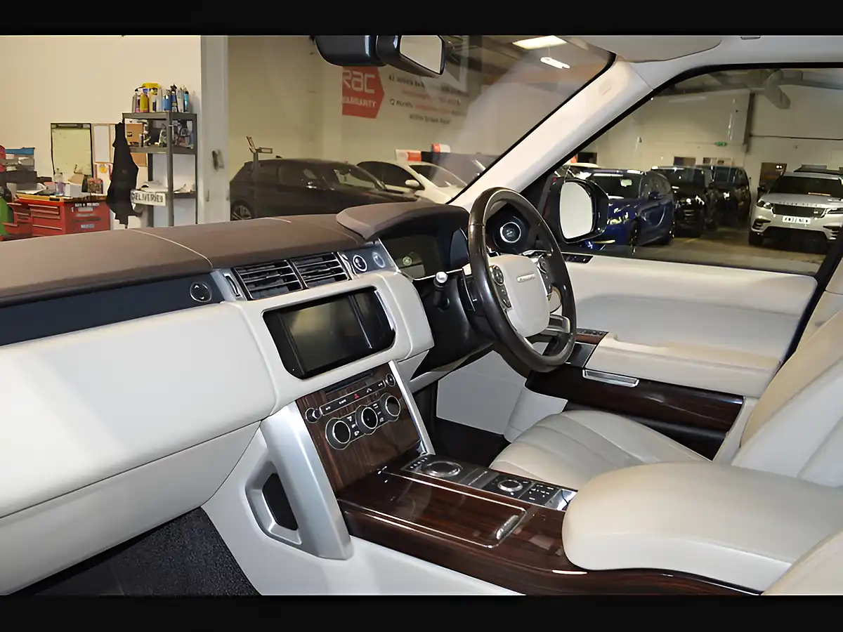 Used 2015 Land Rover Range Rover Vogue Montalcino Red - Interior and Exterior details 11