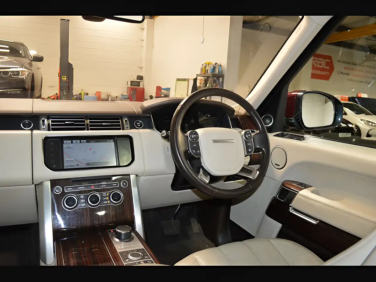 Used 2015 Land Rover Range Rover Vogue Montalcino Red - Interior and Exterior details 13