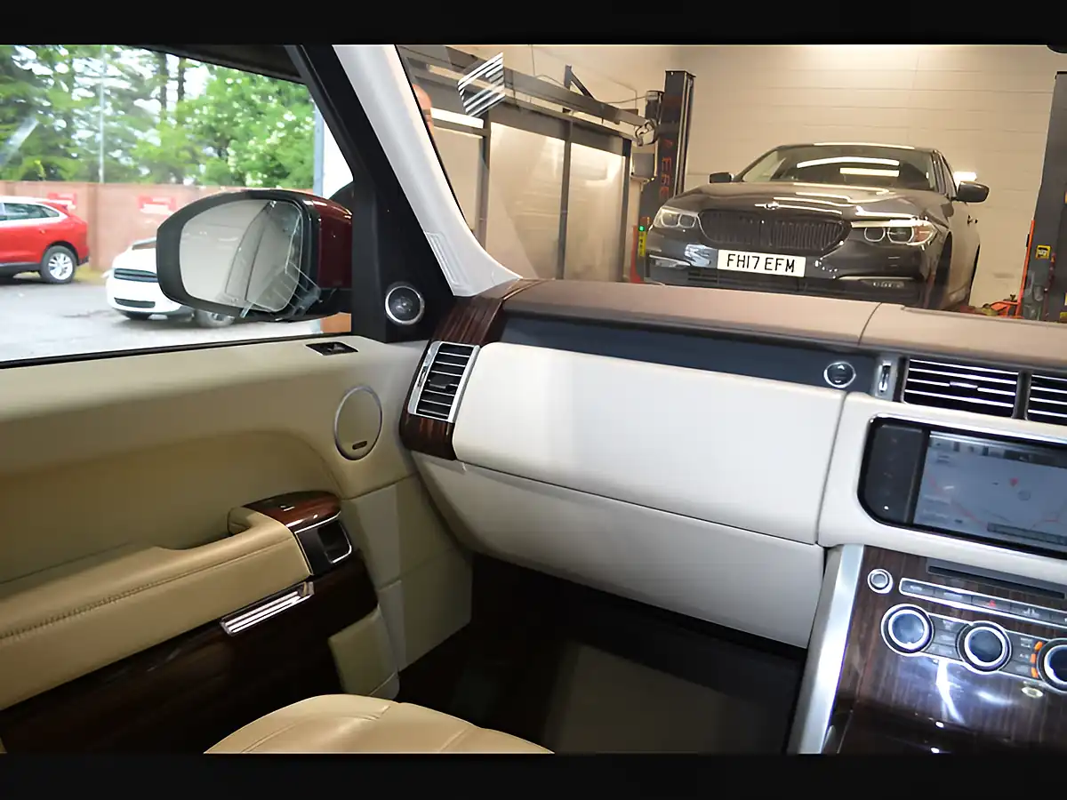 Used 2015 Land Rover Range Rover Vogue Montalcino Red - Interior and Exterior details 15