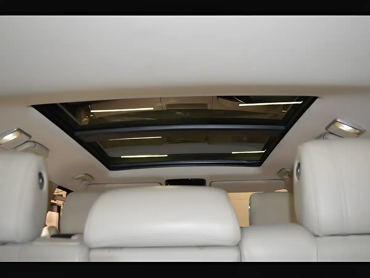 Used 2015 Land Rover Range Rover Vogue Montalcino Red - Interior and Exterior details 16