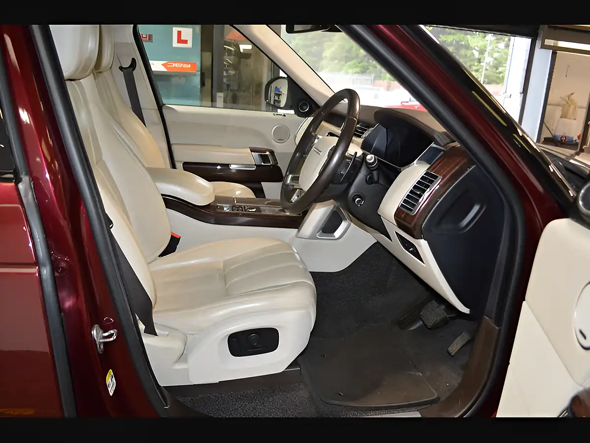 Used 2015 Land Rover Range Rover Vogue Montalcino Red - Interior and Exterior details 9
