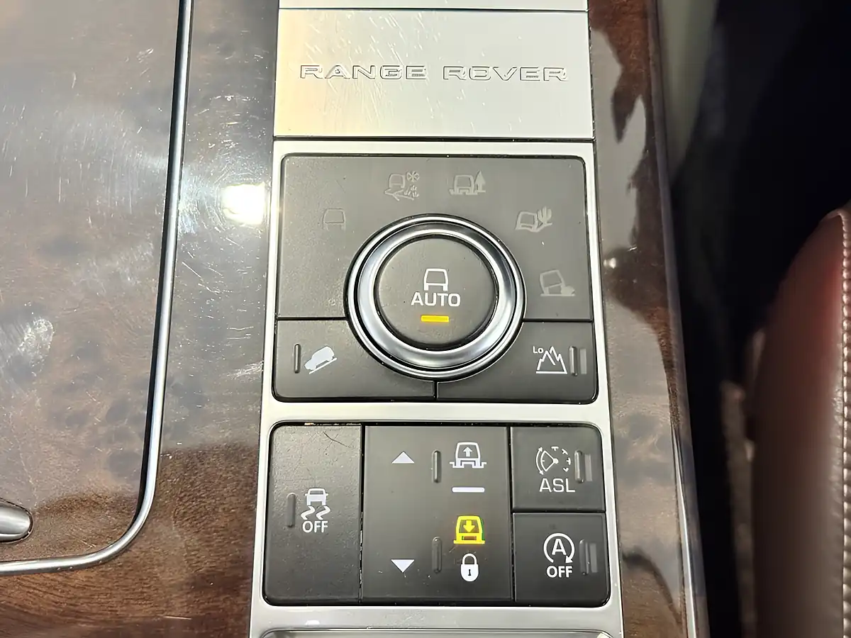 Used 2015 Land Rover Range Rover Vogue Se Brown - Interior and Exterior details 16