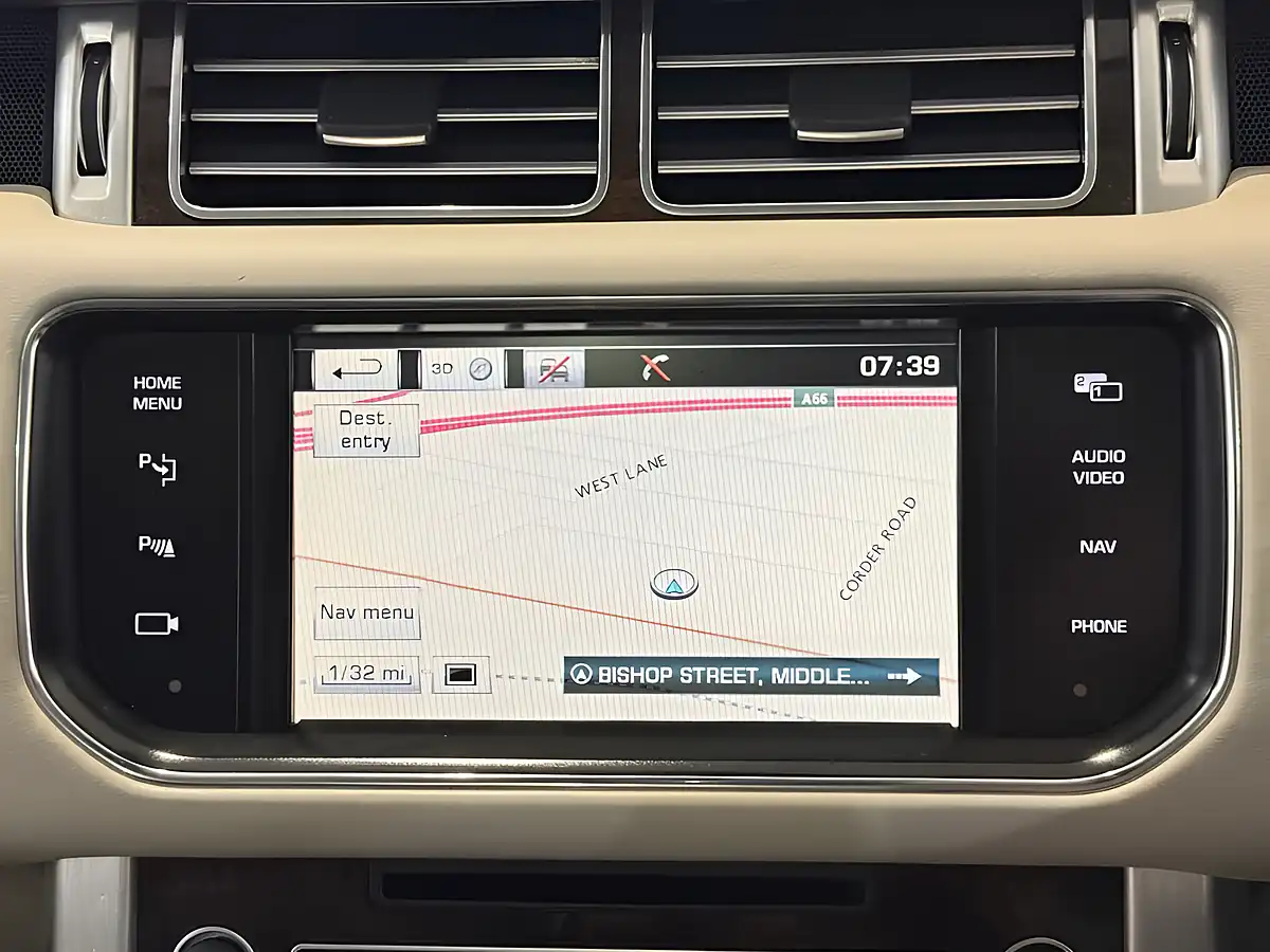 Used 2015 Land Rover Range Rover Vogue Se Brown - Interior and Exterior details 17
