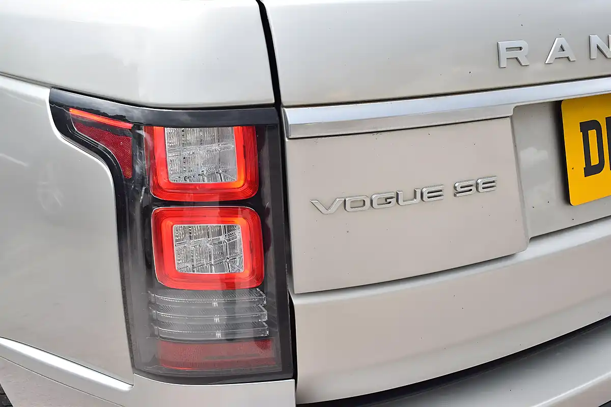 Used 2015 Land Rover Range Rover Vogue Se Gold - Interior and Exterior details 10