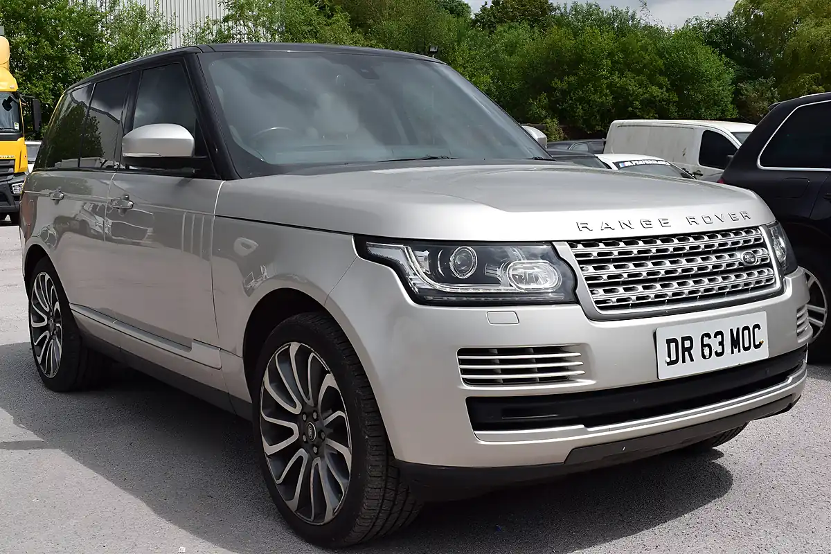 Used 2015 Land Rover Range Rover Vogue Se Gold - Interior and Exterior details 11