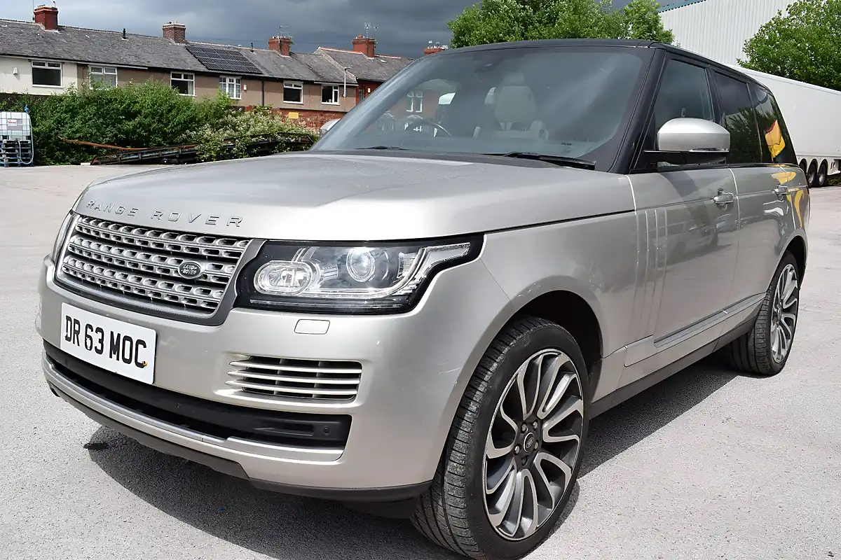 Used 2015 Land Rover Range Rover Vogue Se Gold - Interior and Exterior details 12