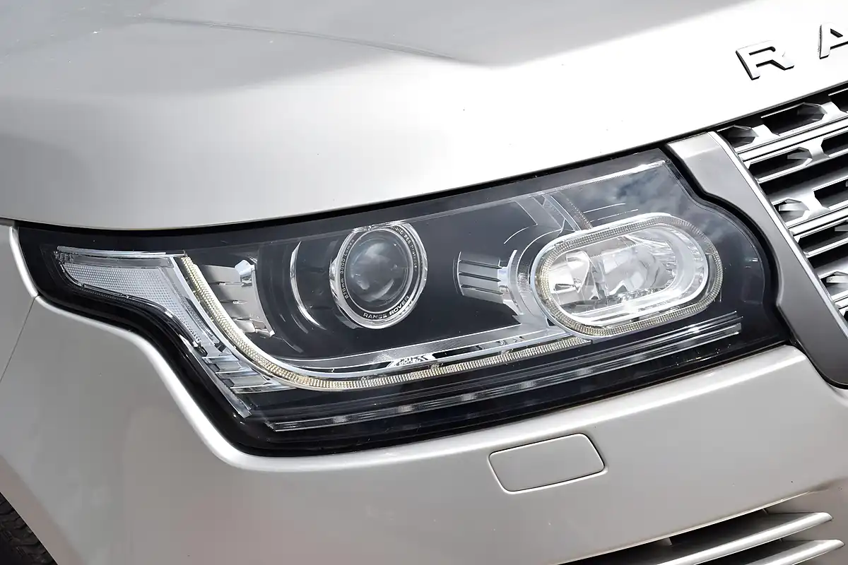 Used 2015 Land Rover Range Rover Vogue Se Gold - Interior and Exterior details 14