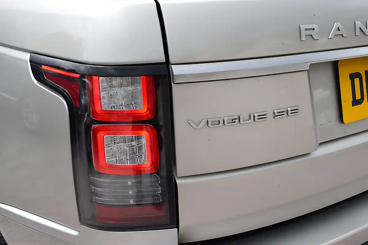 Used 2015 Land Rover Range Rover Vogue Se Gold - Interior and Exterior details 15