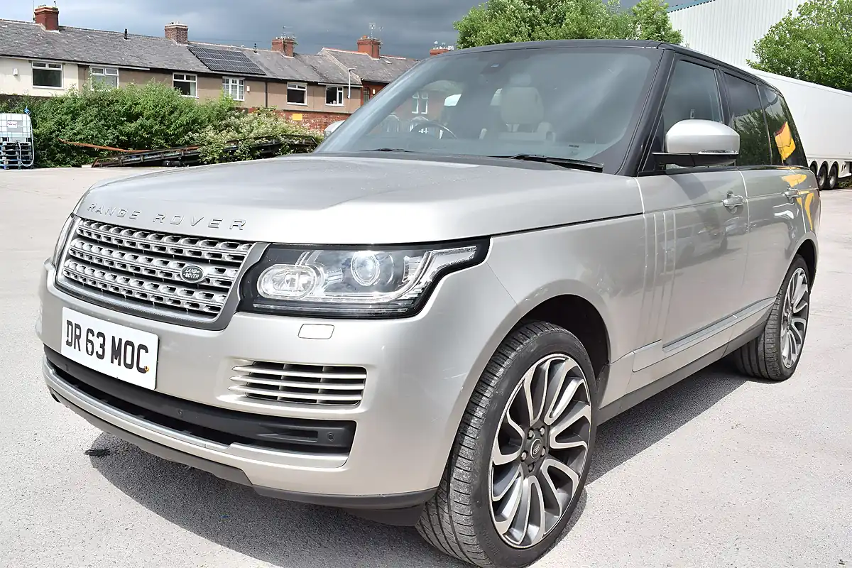 Used 2015 Land Rover Range Rover Vogue Se Gold - Interior and Exterior details 6