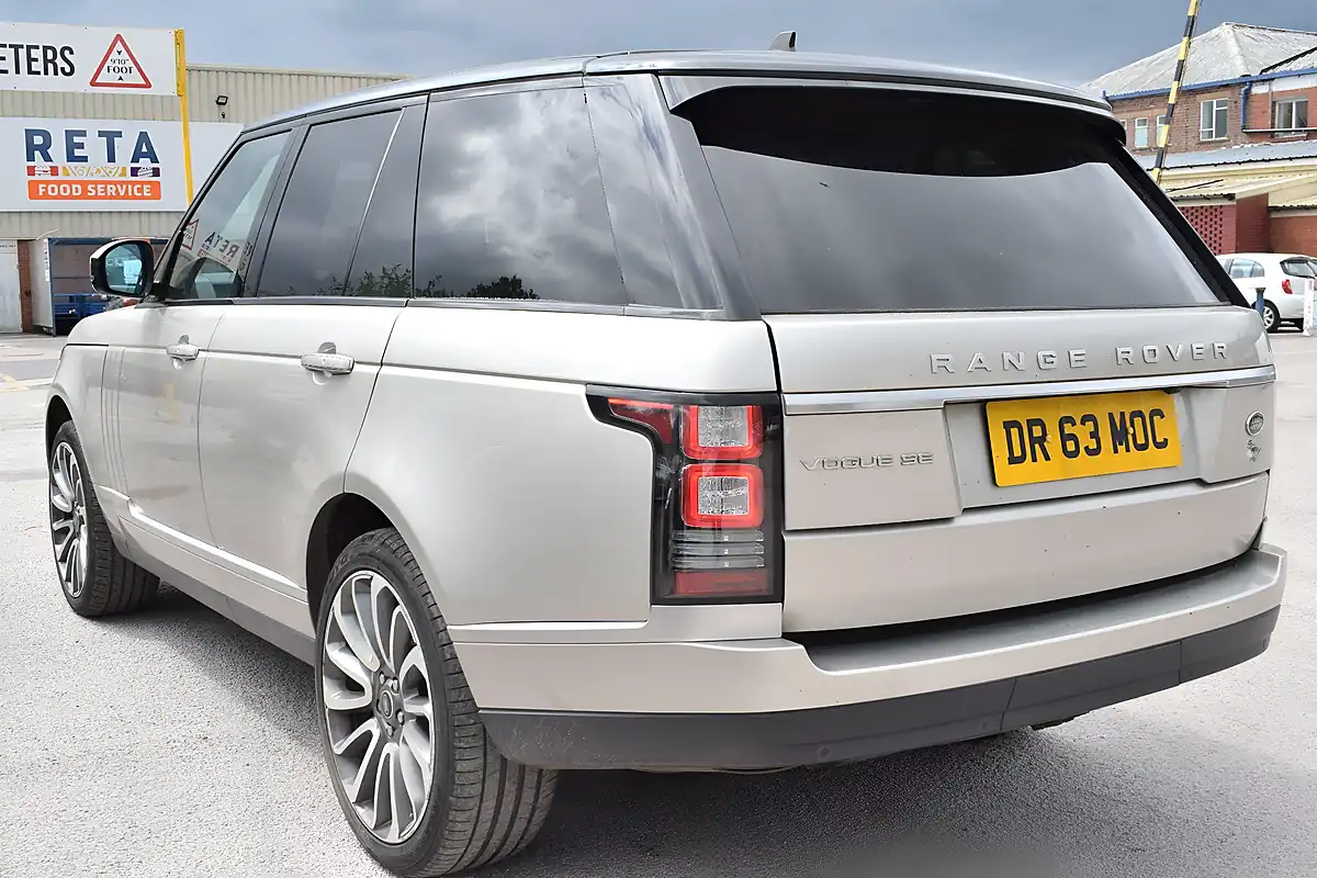 Used 2015 Land Rover Range Rover Vogue Se Gold - Interior and Exterior details 9