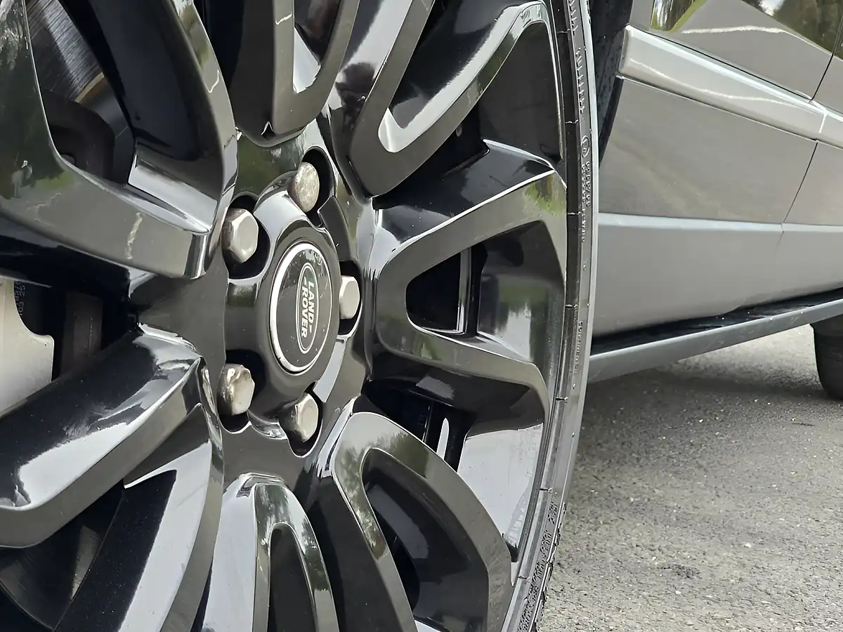 Used 2015 Land Rover Range Rover Vogue Se Mariana Black - Interior and Exterior details 11