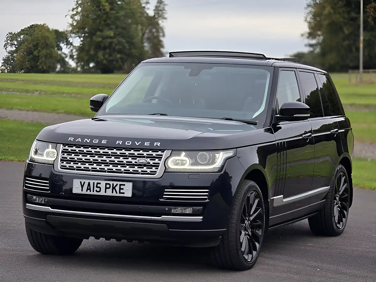 Used 2015 Land Rover Range Rover Vogue Se Mariana Black - Interior and Exterior details 13