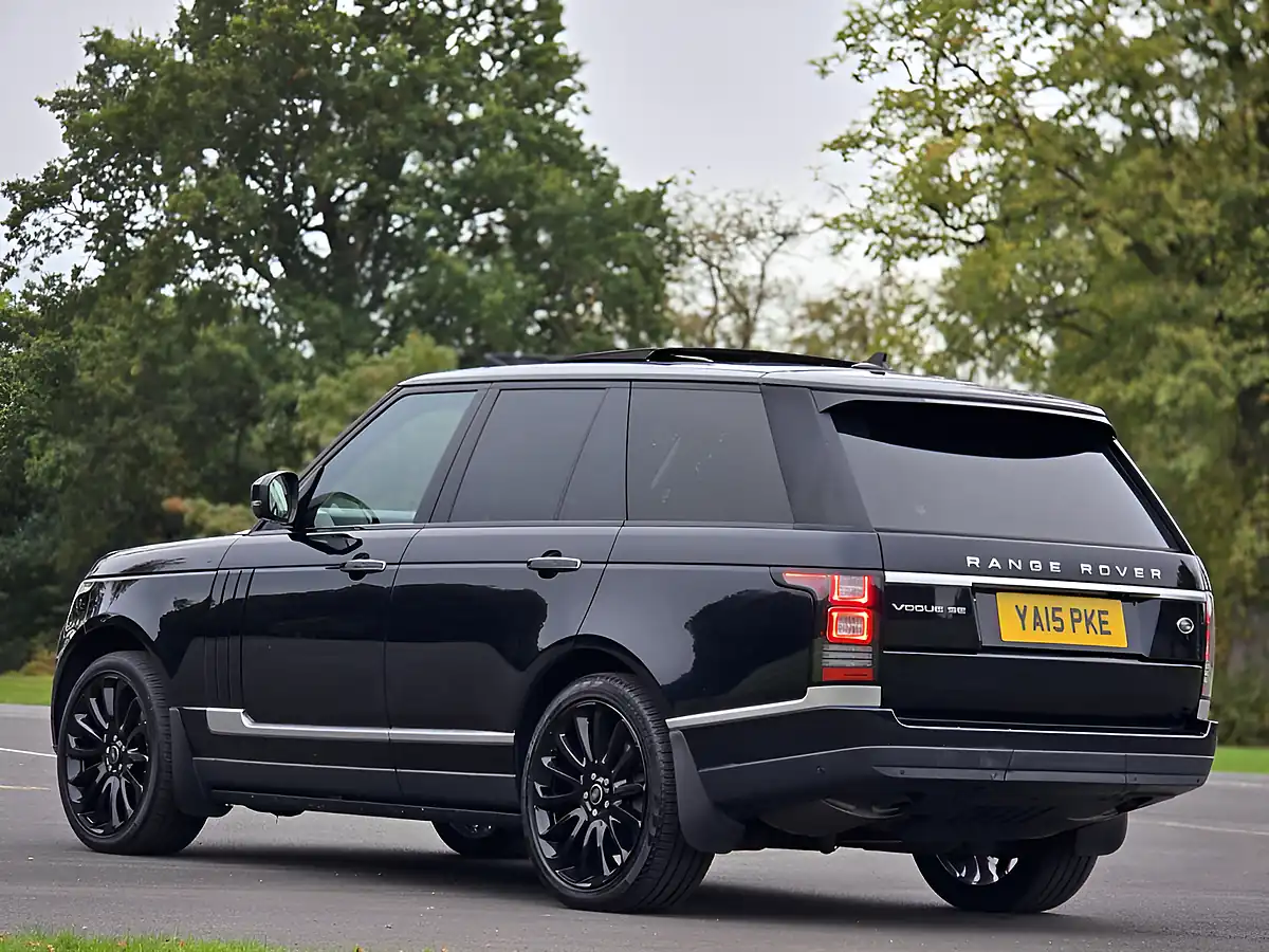 Used 2015 Land Rover Range Rover Vogue Se Mariana Black - Interior and Exterior details 14