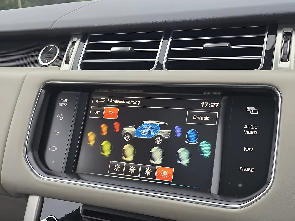 Used 2015 Land Rover Range Rover Vogue Se Mariana Black - Interior and Exterior details 19