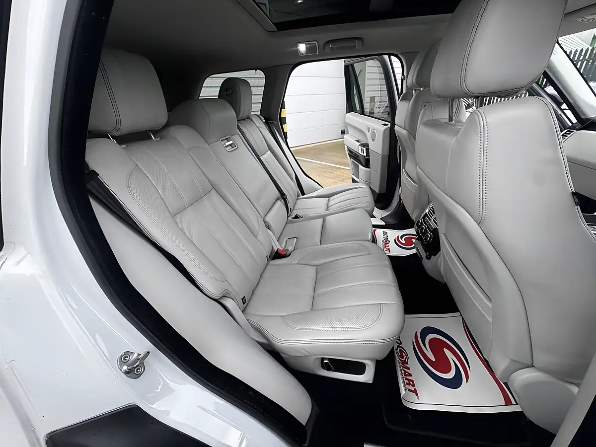 Used 2015 Land Rover Range Rover Vogue Se White - Interior and Exterior details 11