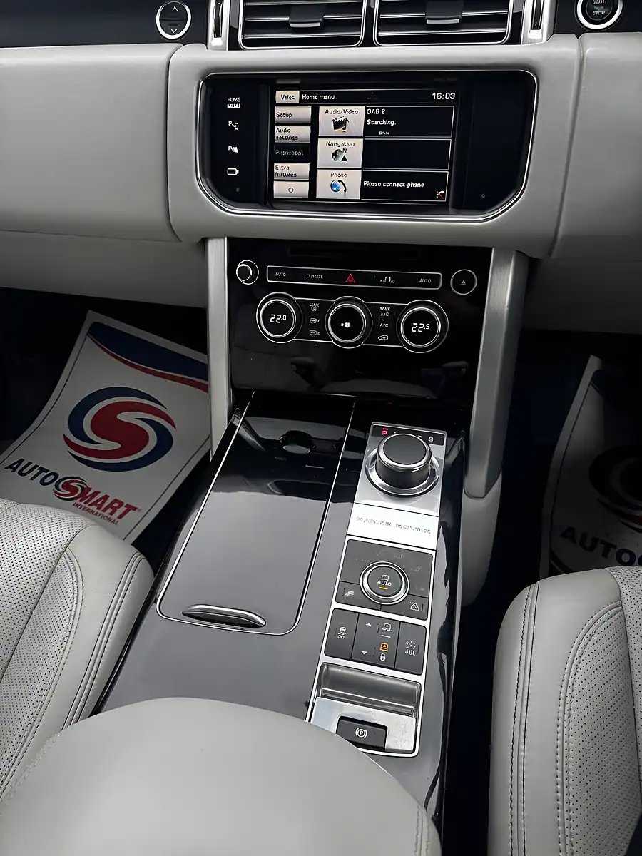 Used 2015 Land Rover Range Rover Vogue Se White - Interior and Exterior details 16