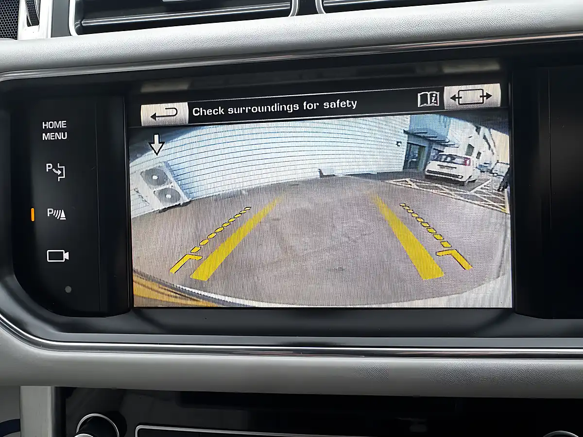 Used 2015 Land Rover Range Rover Vogue Se White - Interior and Exterior details 17
