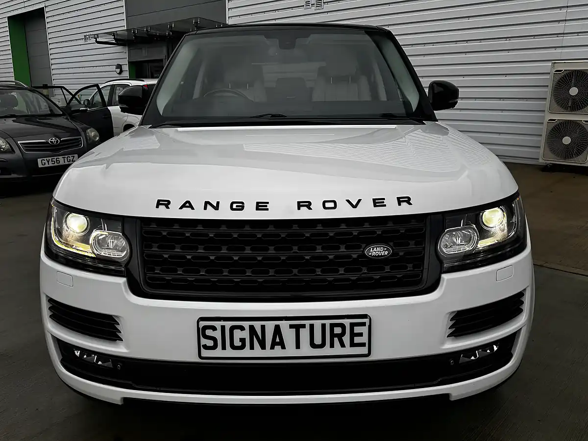 Used 2015 Land Rover Range Rover Vogue Se White - Interior and Exterior details 3