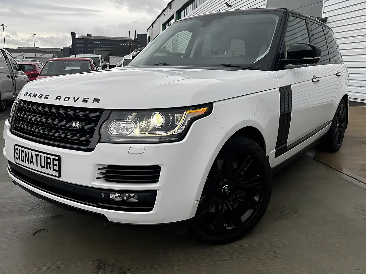 Used 2015 Land Rover Range Rover Vogue Se White - Interior and Exterior details 4