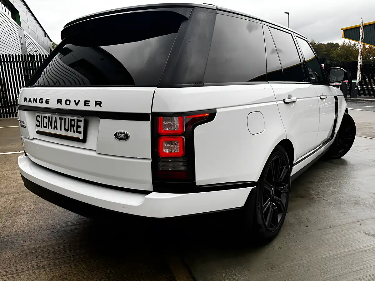 Used 2015 Land Rover Range Rover Vogue Se White - Interior and Exterior details 5