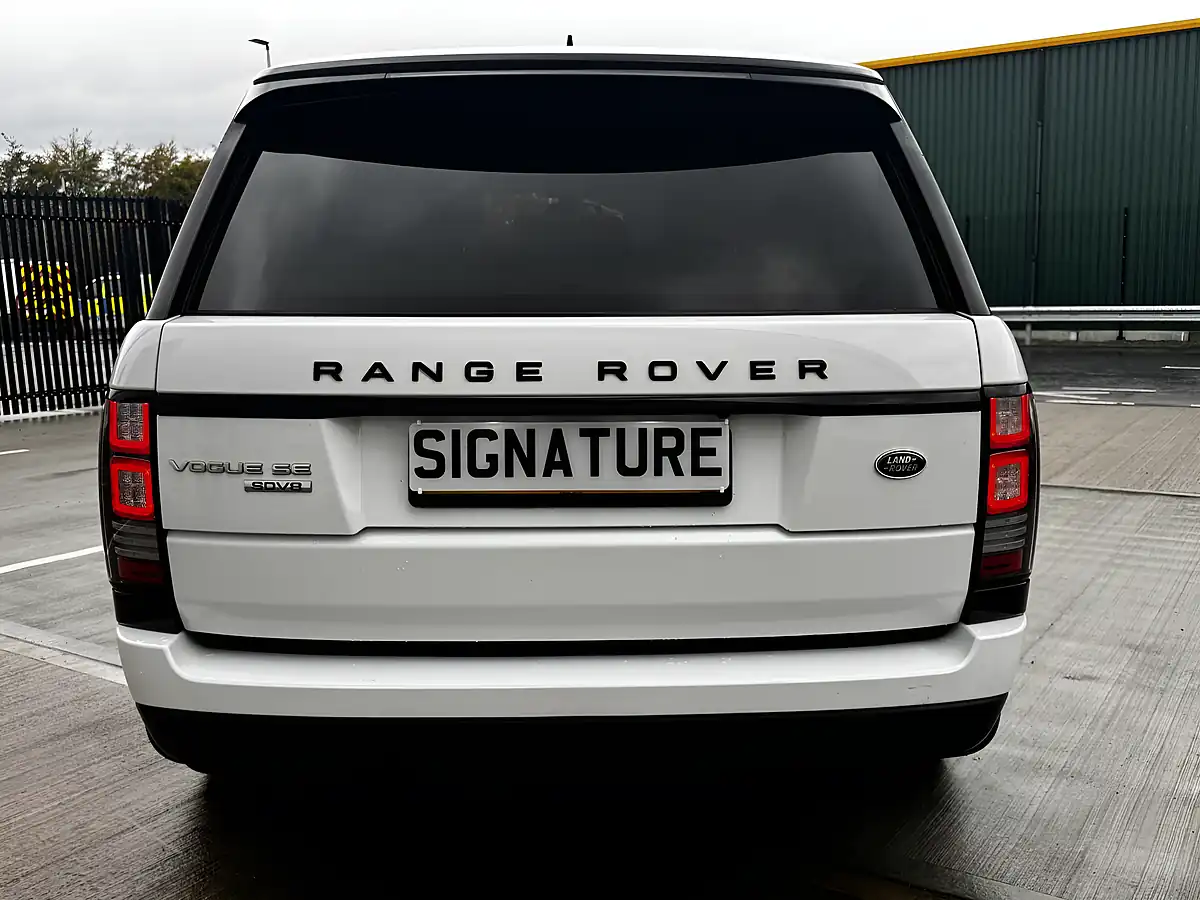 Used 2015 Land Rover Range Rover Vogue Se White - Interior and Exterior details 6