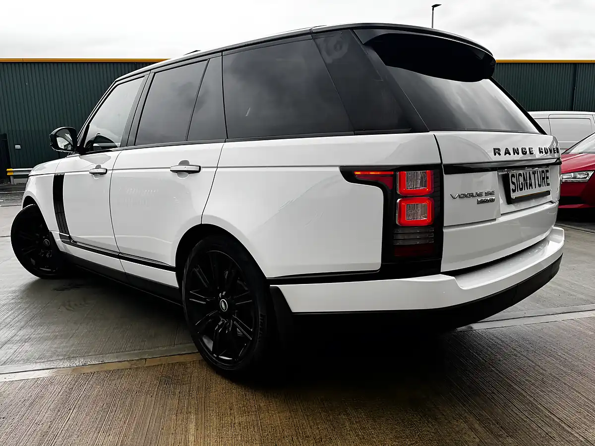 Used 2015 Land Rover Range Rover Vogue Se White - Interior and Exterior details 7