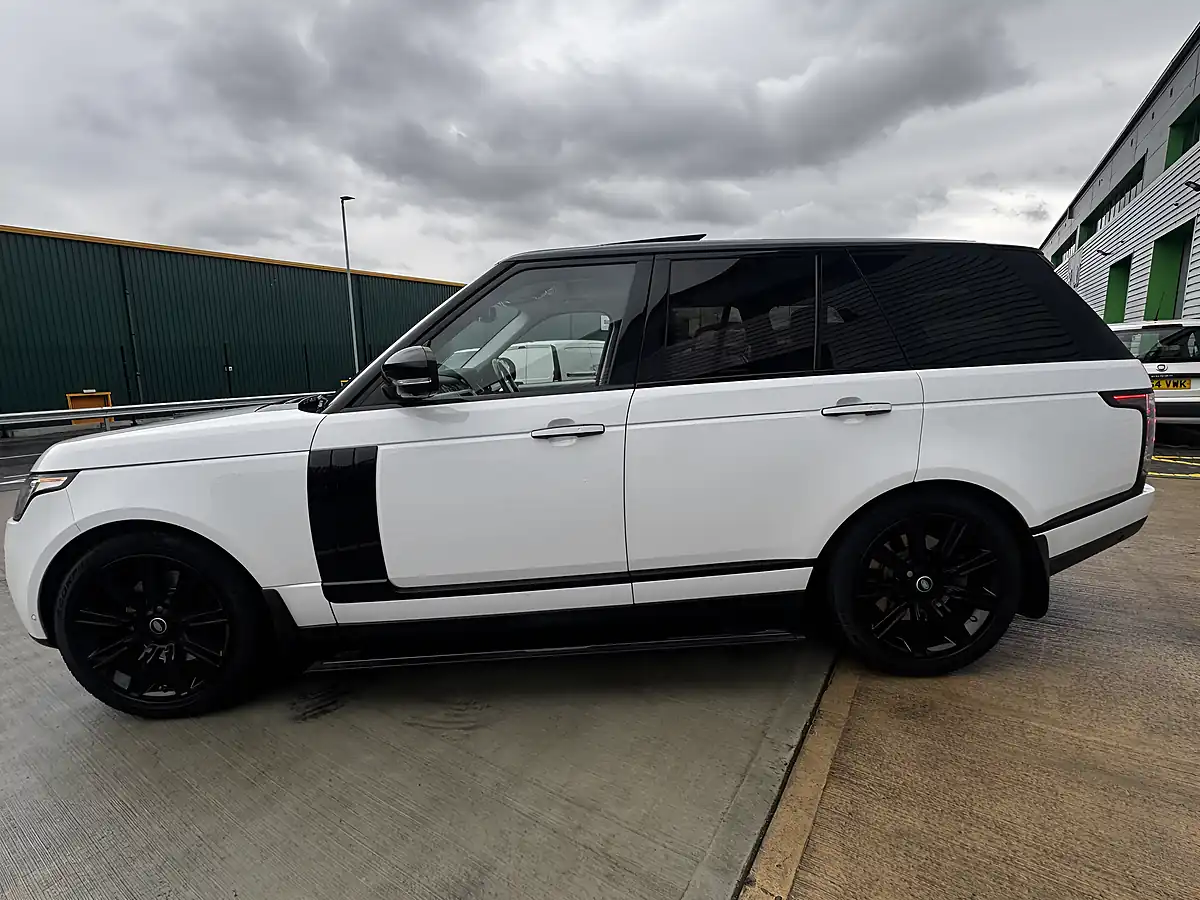 Used 2015 Land Rover Range Rover Vogue Se White - Interior and Exterior details 8