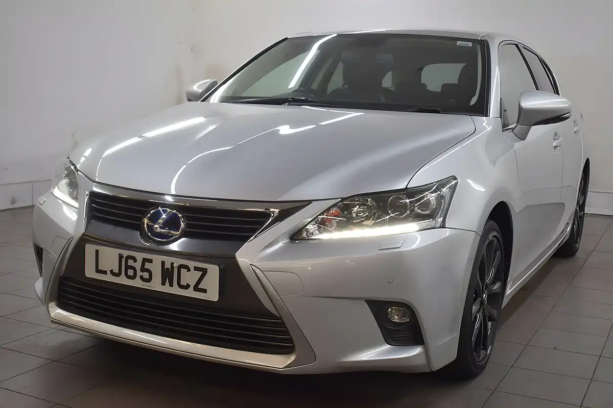 Used 2015 Lexus Ct 200h Premier Silver - Interior and Exterior details 10