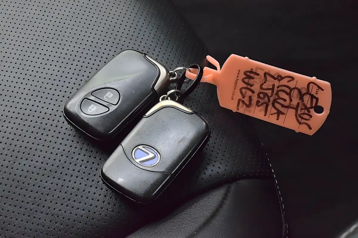 Used 2015 Lexus Ct 200h Premier Silver - Interior and Exterior details 14