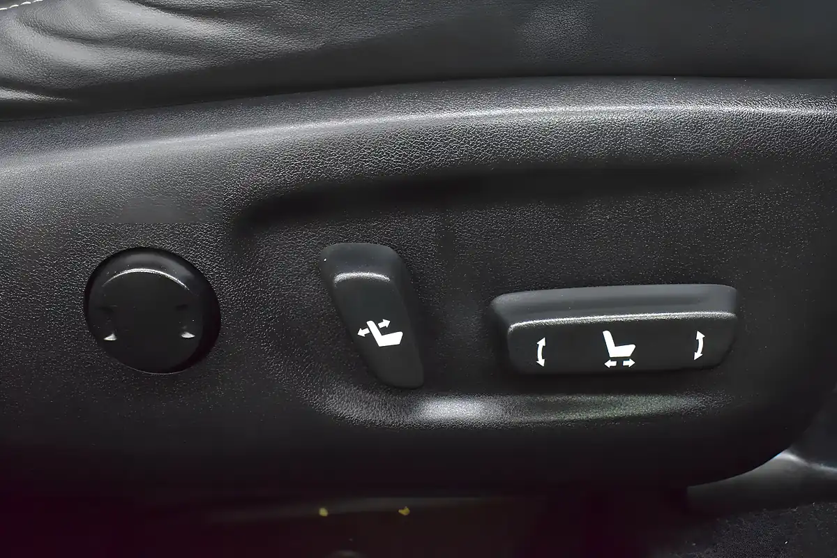 Used 2015 Lexus Ct 200h Premier Silver - Interior and Exterior details 17