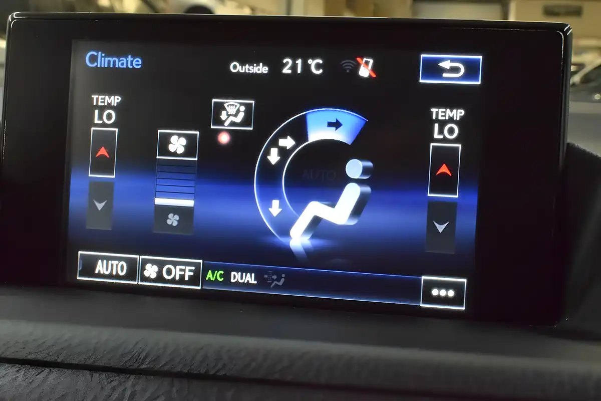 Used 2015 Lexus Ct 200h Premier Silver - Interior and Exterior details 18