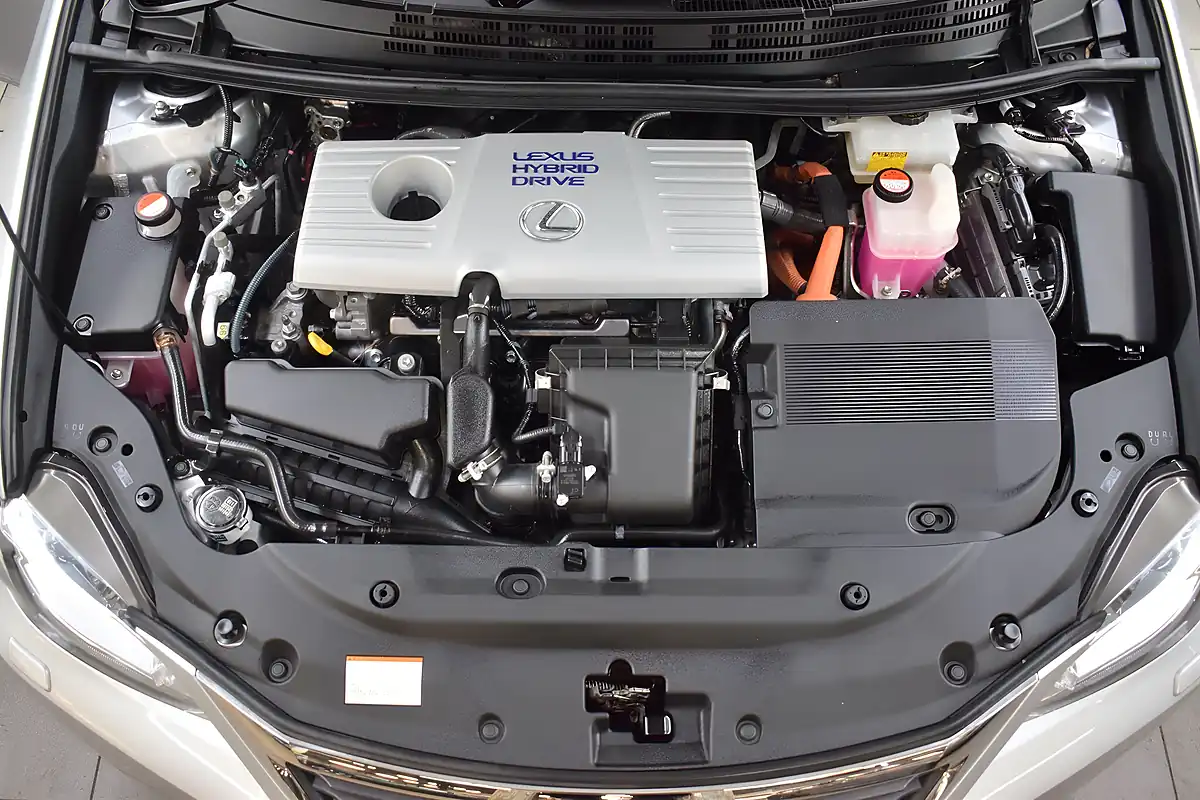 Used 2015 Lexus Ct 200h Premier Silver - Interior and Exterior details 4